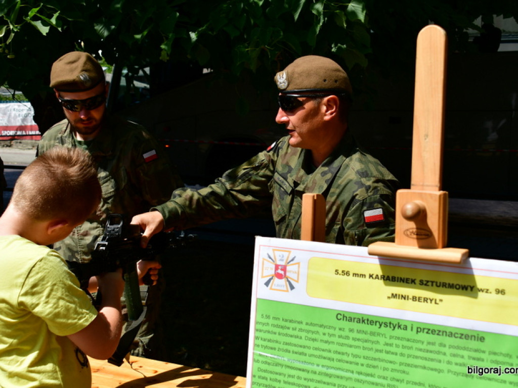Piknik militarny w ramach obchodów 75. rocznicy mordu partyzantów w lesie Rapy (FOTO)