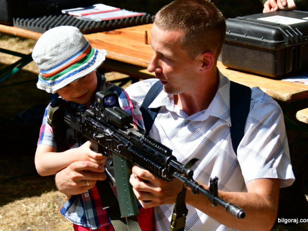 Piknik militarny w ramach obchodów 75. rocznicy mordu partyzantów w lesie Rapy (FOTO)