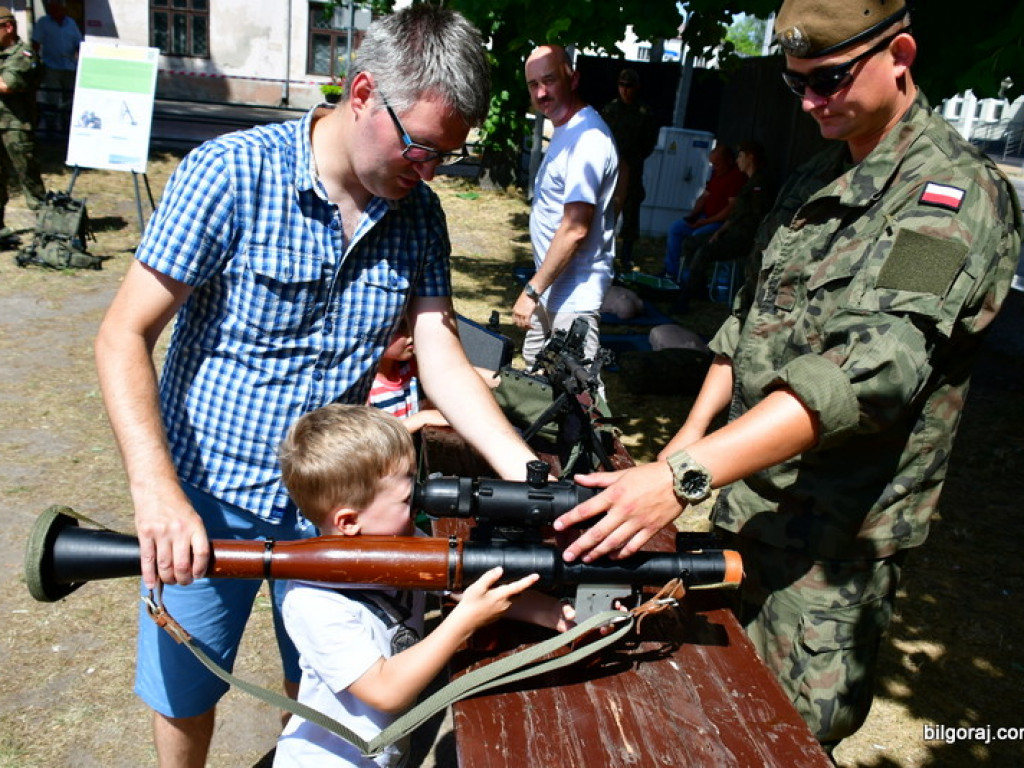 Piknik militarny w ramach obchodów 75. rocznicy mordu partyzantów w lesie Rapy (FOTO)