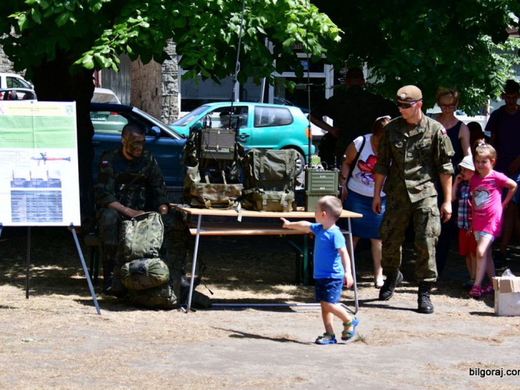 Piknik militarny w ramach obchodów 75. rocznicy mordu partyzantów w lesie Rapy (FOTO)