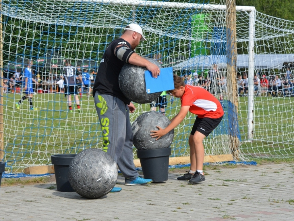 Strongmani w Gromadzie (FOTO)