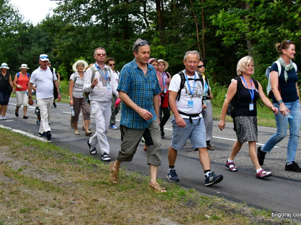 Pątnicy są już w granicach naszego Powiatu. Pielgrzymi w drodze na Jasną Górę zawitali do Józefowa i Zamchu (FOTO)