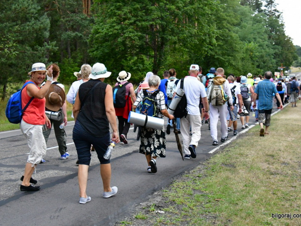 Pątnicy są już w granicach naszego Powiatu. Pielgrzymi w drodze na Jasną Górę zawitali do Józefowa i Zamchu (FOTO)