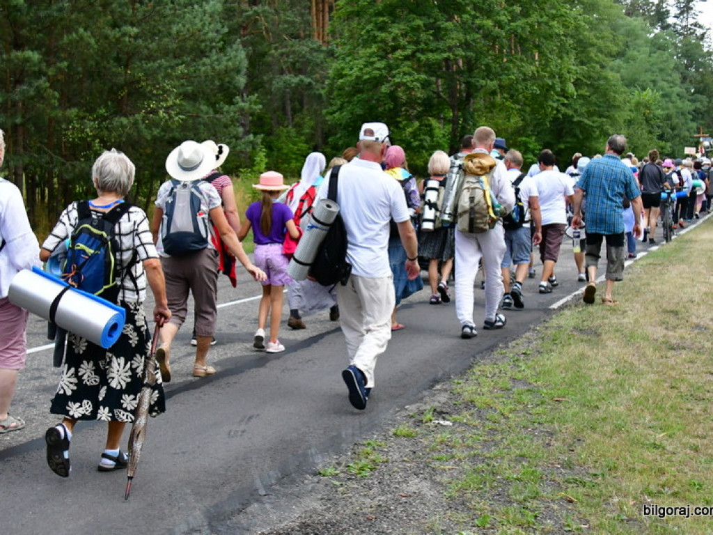Pątnicy są już w granicach naszego Powiatu. Pielgrzymi w drodze na Jasną Górę zawitali do Józefowa i Zamchu (FOTO)