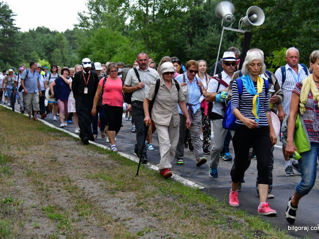 Pątnicy są już w granicach naszego Powiatu. Pielgrzymi w drodze na Jasną Górę zawitali do Józefowa i Zamchu (FOTO)