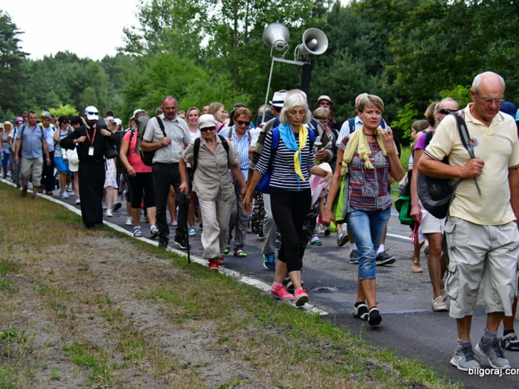 Pątnicy są już w granicach naszego Powiatu. Pielgrzymi w drodze na Jasną Górę zawitali do Józefowa i Zamchu (FOTO)