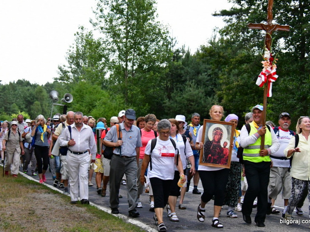 Pątnicy są już w granicach naszego Powiatu. Pielgrzymi w drodze na Jasną Górę zawitali do Józefowa i Zamchu (FOTO)