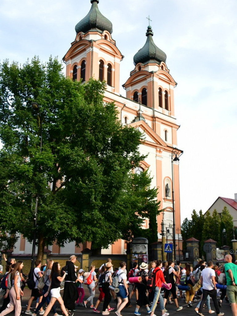 Pielgrzymi przybyli do Biłgoraja. W mieście nocują grupy z Zamościa i Hrubieszowa (FOTO)