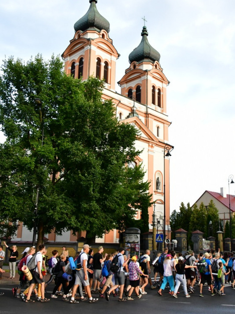 Pielgrzymi przybyli do Biłgoraja. W mieście nocują grupy z Zamościa i Hrubieszowa (FOTO)