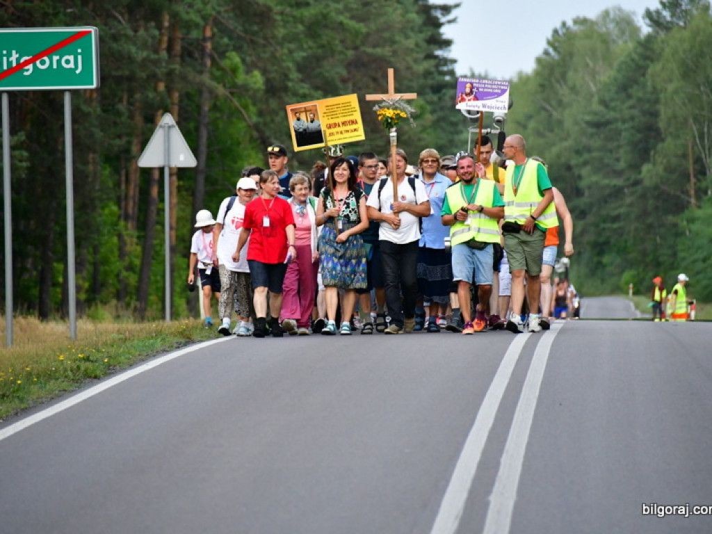 Pielgrzymi przybyli do Biłgoraja. W mieście nocują grupy z Zamościa i Hrubieszowa (FOTO)