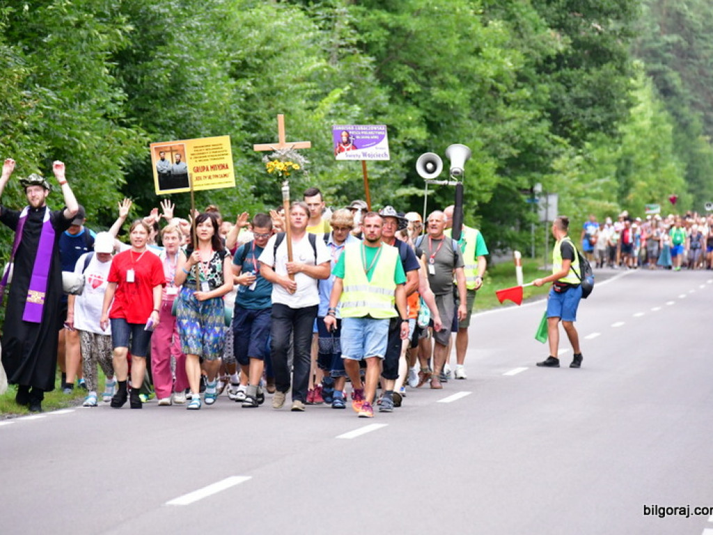 Pielgrzymi przybyli do Biłgoraja. W mieście nocują grupy z Zamościa i Hrubieszowa (FOTO)