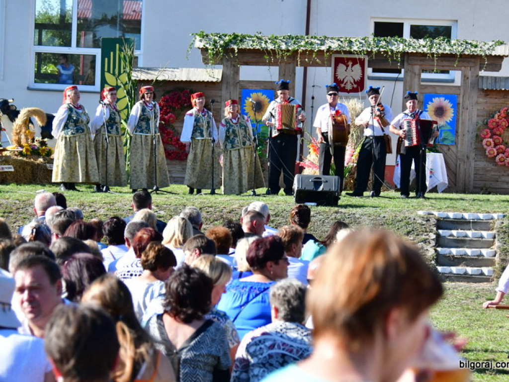 Dożynki w Gminie Tarnogród. Rolnicy świętowali w Luchowie Górnym (FOTO)