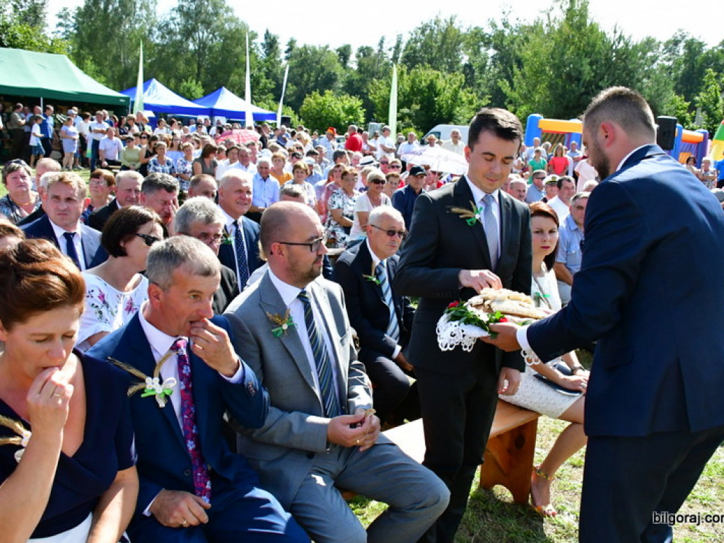Dożynki w Gminie Tarnogród. Rolnicy świętowali w Luchowie Górnym (FOTO)