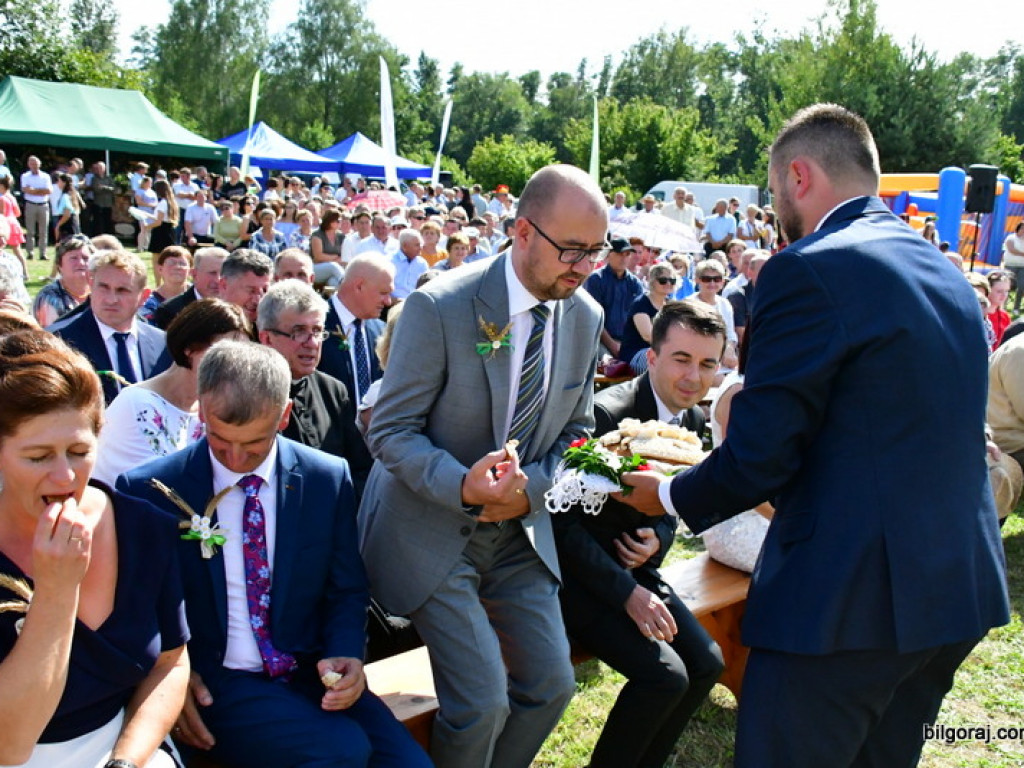 Dożynki w Gminie Tarnogród. Rolnicy świętowali w Luchowie Górnym (FOTO)