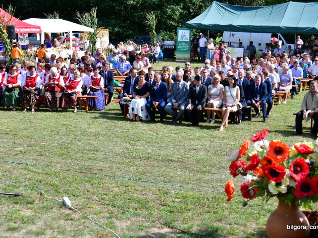 Dożynki w Gminie Tarnogród. Rolnicy świętowali w Luchowie Górnym (FOTO)