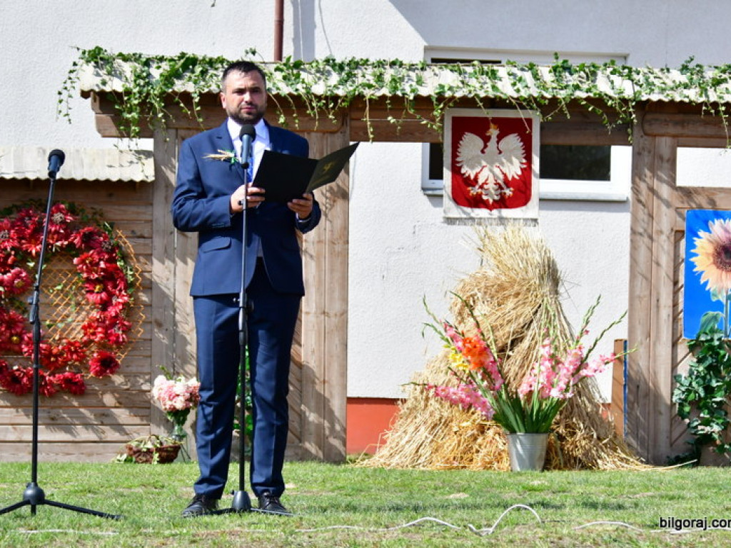 Dożynki w Gminie Tarnogród. Rolnicy świętowali w Luchowie Górnym (FOTO)
