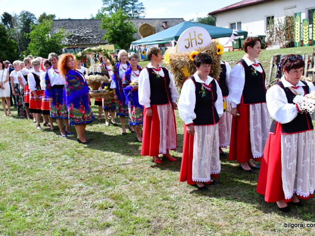 Dożynki w Gminie Tarnogród. Rolnicy świętowali w Luchowie Górnym (FOTO)