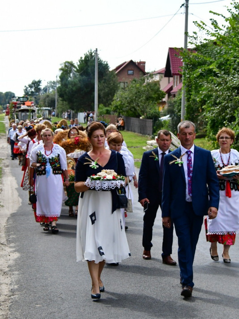 Dożynki w Gminie Tarnogród. Rolnicy świętowali w Luchowie Górnym (FOTO)