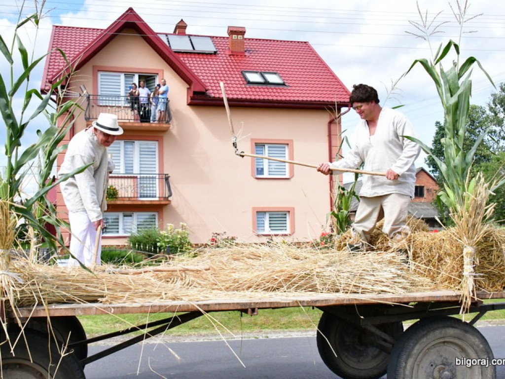 Dożynki w Gminie Tarnogród. Rolnicy świętowali w Luchowie Górnym (FOTO)