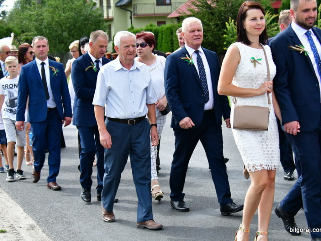 Dożynki w Gminie Tarnogród. Rolnicy świętowali w Luchowie Górnym (FOTO)