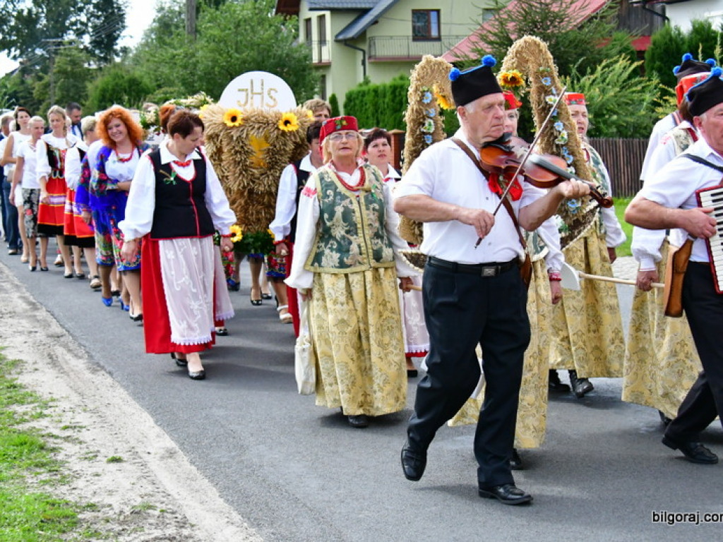 Dożynki w Gminie Tarnogród. Rolnicy świętowali w Luchowie Górnym (FOTO)