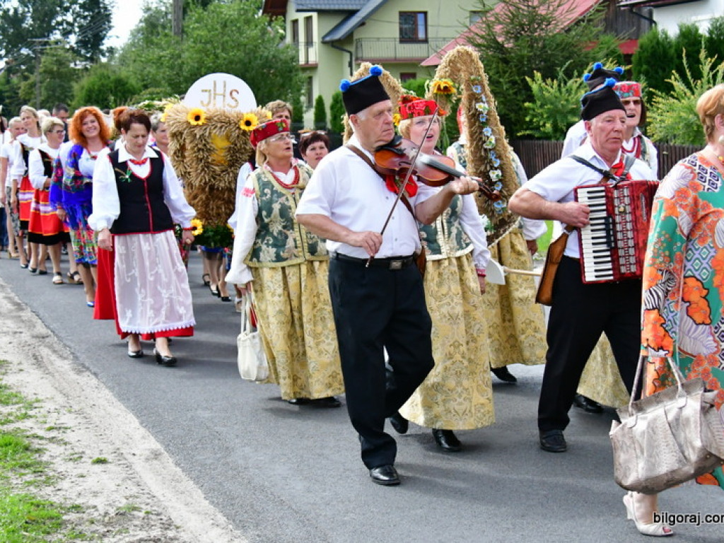 Dożynki w Gminie Tarnogród. Rolnicy świętowali w Luchowie Górnym (FOTO)