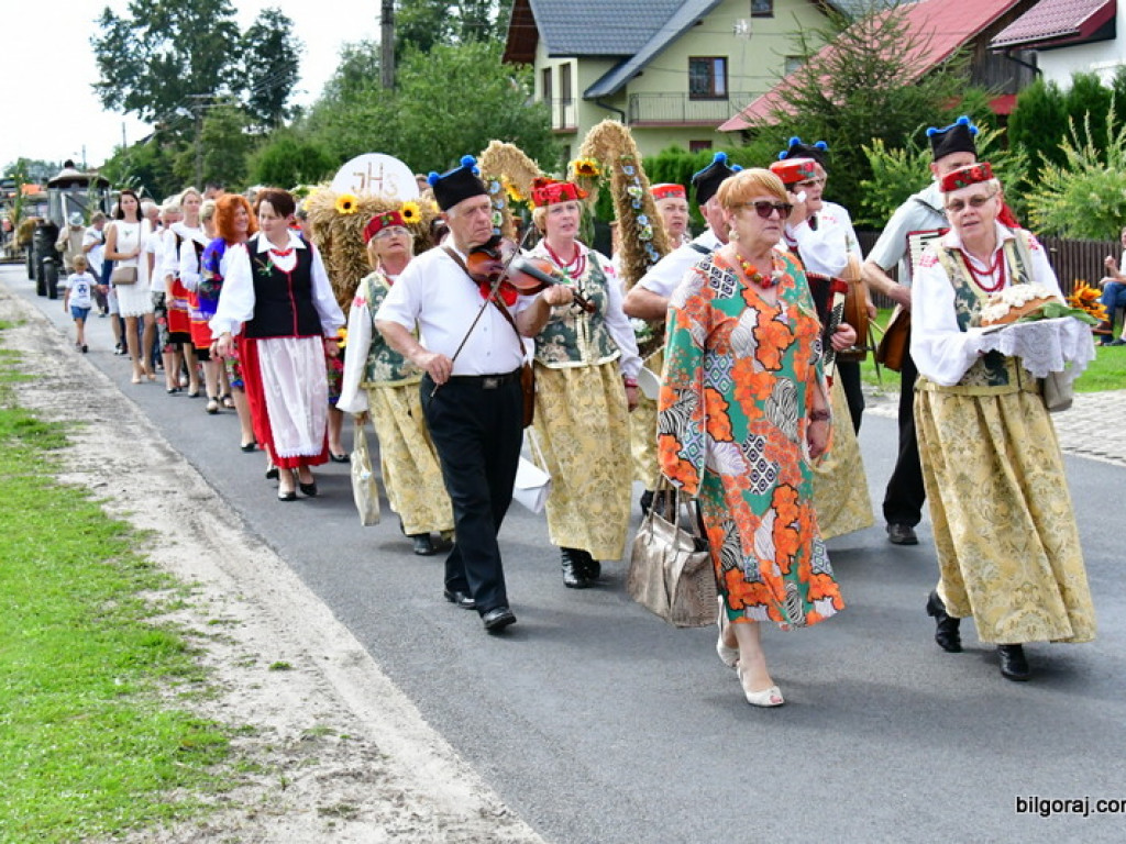 Dożynki w Gminie Tarnogród. Rolnicy świętowali w Luchowie Górnym (FOTO)