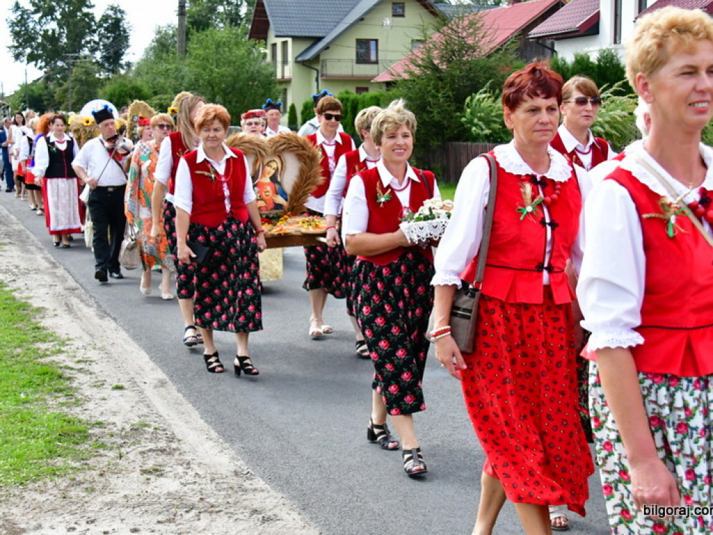 Dożynki w Gminie Tarnogród. Rolnicy świętowali w Luchowie Górnym (FOTO)