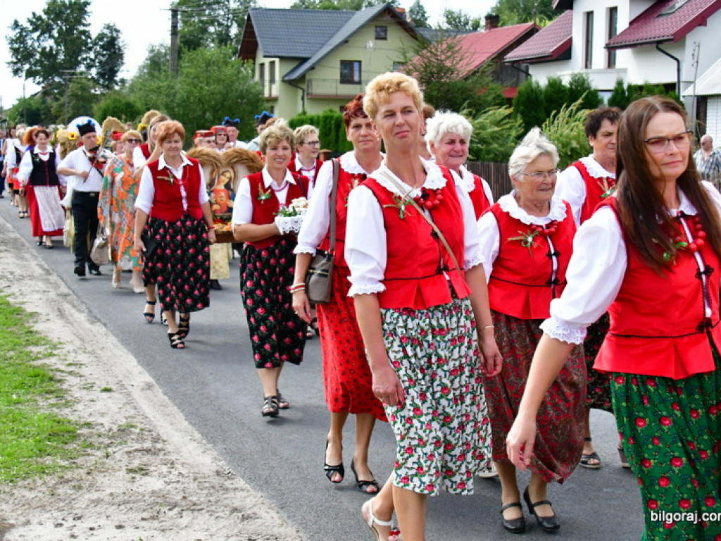 Dożynki w Gminie Tarnogród. Rolnicy świętowali w Luchowie Górnym (FOTO)