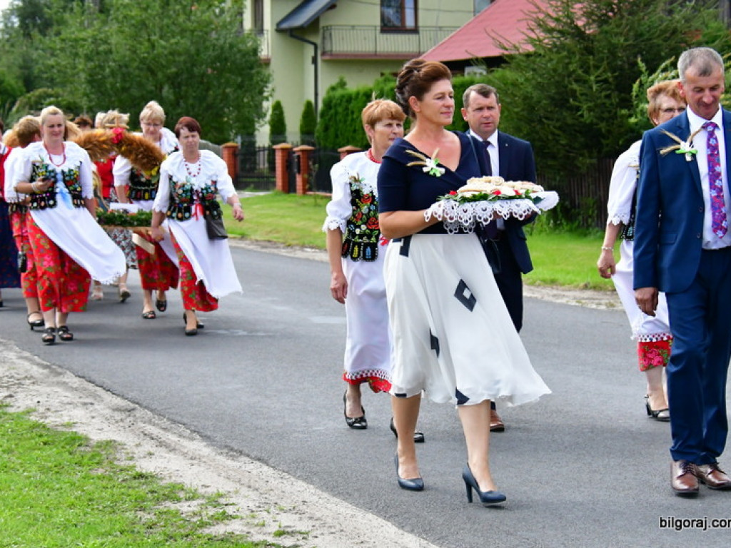 Dożynki w Gminie Tarnogród. Rolnicy świętowali w Luchowie Górnym (FOTO)