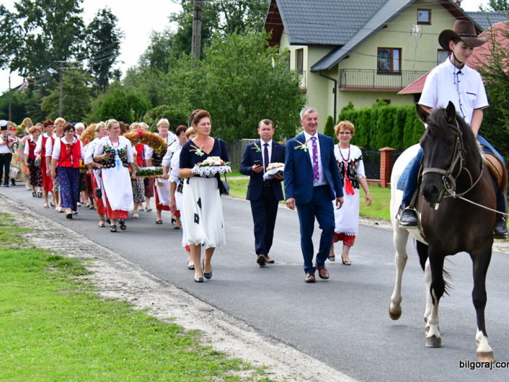 Dożynki w Gminie Tarnogród. Rolnicy świętowali w Luchowie Górnym (FOTO)