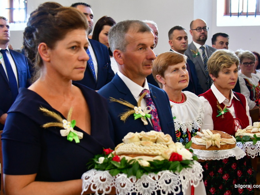 Dożynki w Gminie Tarnogród. Rolnicy świętowali w Luchowie Górnym (FOTO)