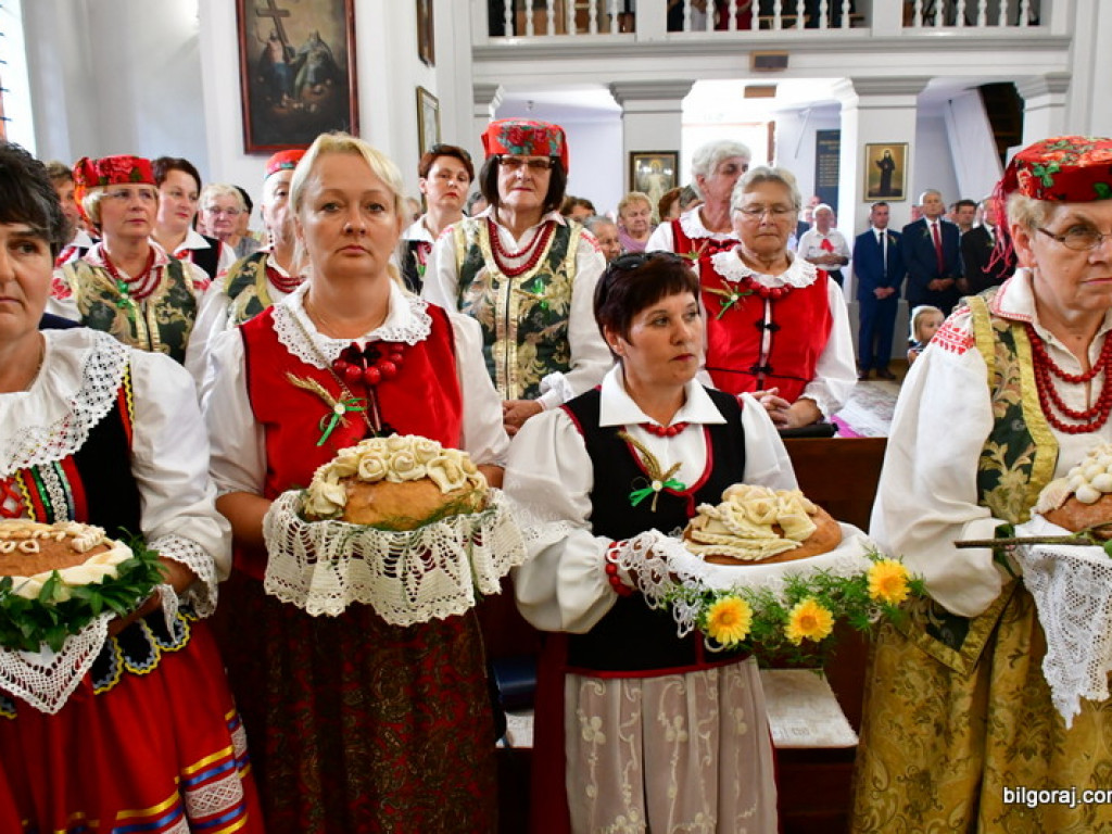 Dożynki w Gminie Tarnogród. Rolnicy świętowali w Luchowie Górnym (FOTO)
