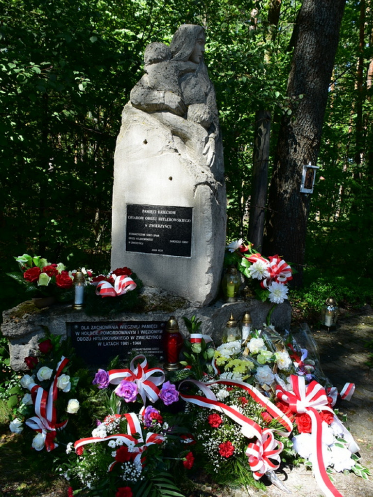 76. rocznica likwidacji obozu przejściowego w Zwierzyńcu, miejsca gdzie trafiali wysiedleni mieszkańcy Biłgorajszczyzny (FOTO)