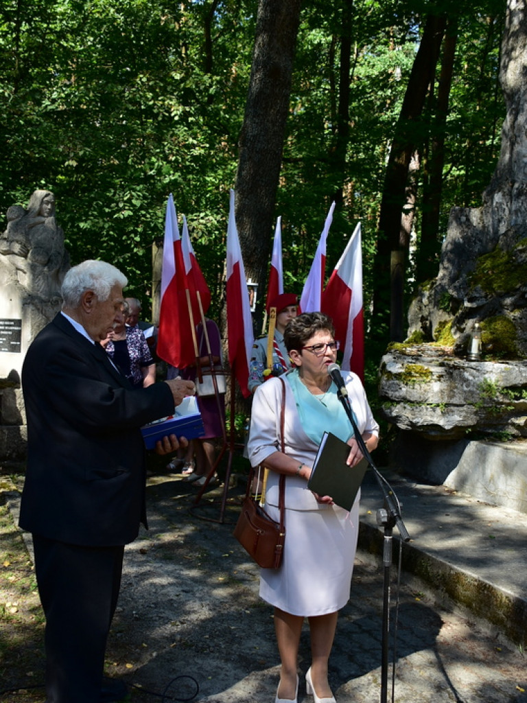 76. rocznica likwidacji obozu przejściowego w Zwierzyńcu, miejsca gdzie trafiali wysiedleni mieszkańcy Biłgorajszczyzny (FOTO)