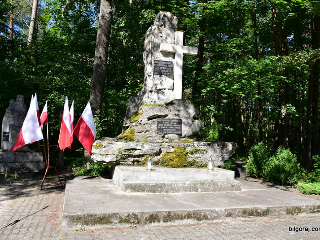 76. rocznica likwidacji obozu przejściowego w Zwierzyńcu, miejsca gdzie trafiali wysiedleni mieszkańcy Biłgorajszczyzny (FOTO)