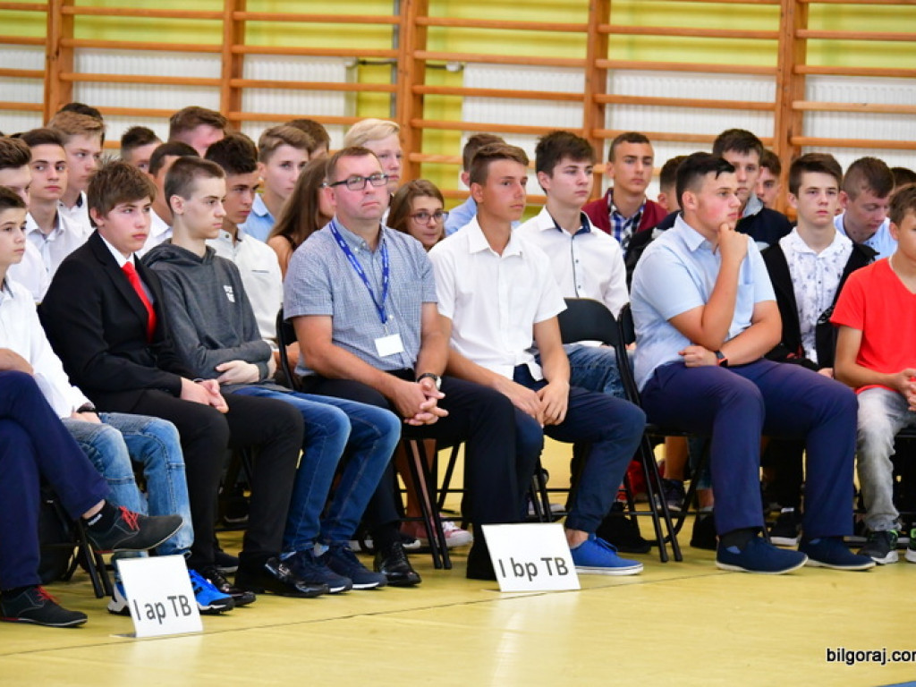W szkołach powiatu biłgorajskiego zainaugurowano nowy rok szkolny (FOTO)