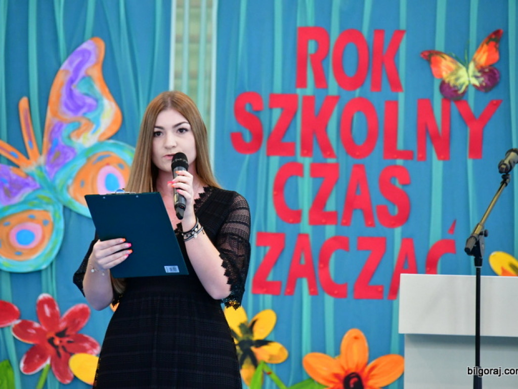 W szkołach powiatu biłgorajskiego zainaugurowano nowy rok szkolny (FOTO)