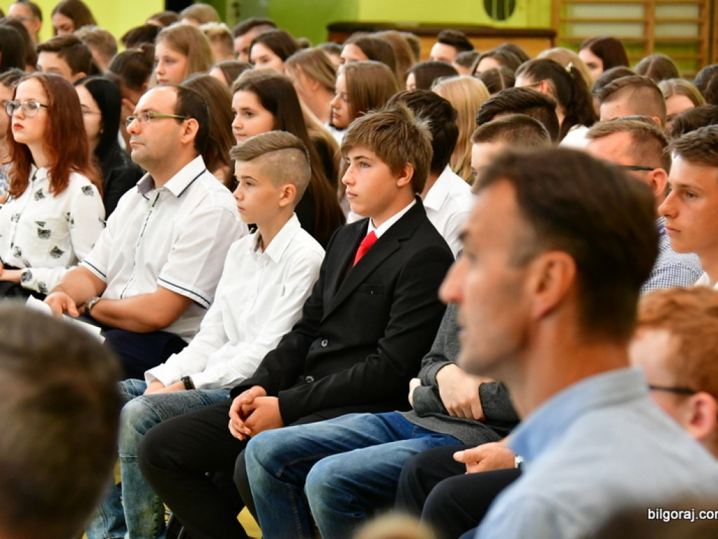 W szkołach powiatu biłgorajskiego zainaugurowano nowy rok szkolny (FOTO)