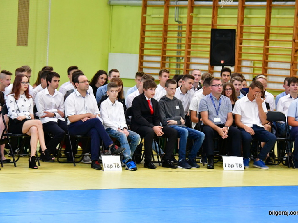 W szkołach powiatu biłgorajskiego zainaugurowano nowy rok szkolny (FOTO)