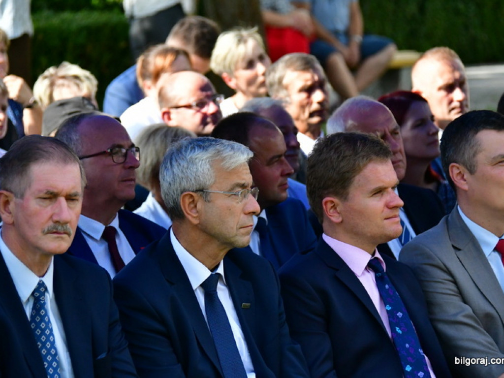 Samorządowcy odebrali symboliczne czeki na inwestycje drogowe (FOTO)