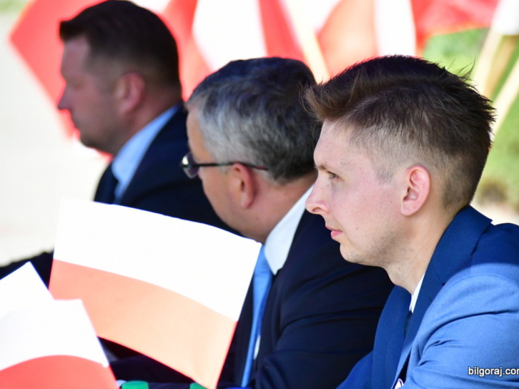 Samorządowcy odebrali symboliczne czeki na inwestycje drogowe (FOTO)