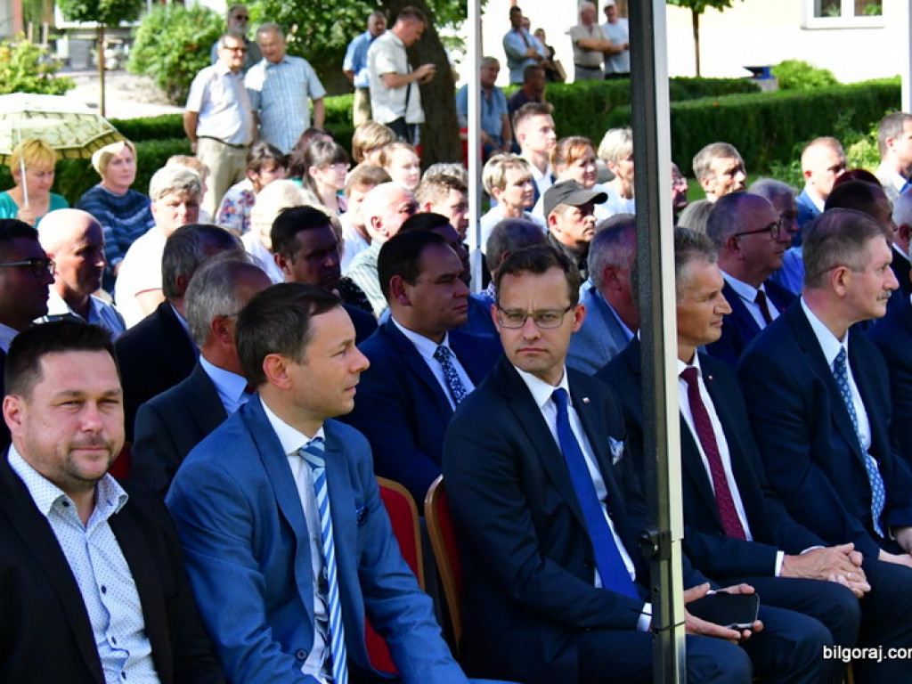 Samorządowcy odebrali symboliczne czeki na inwestycje drogowe (FOTO)
