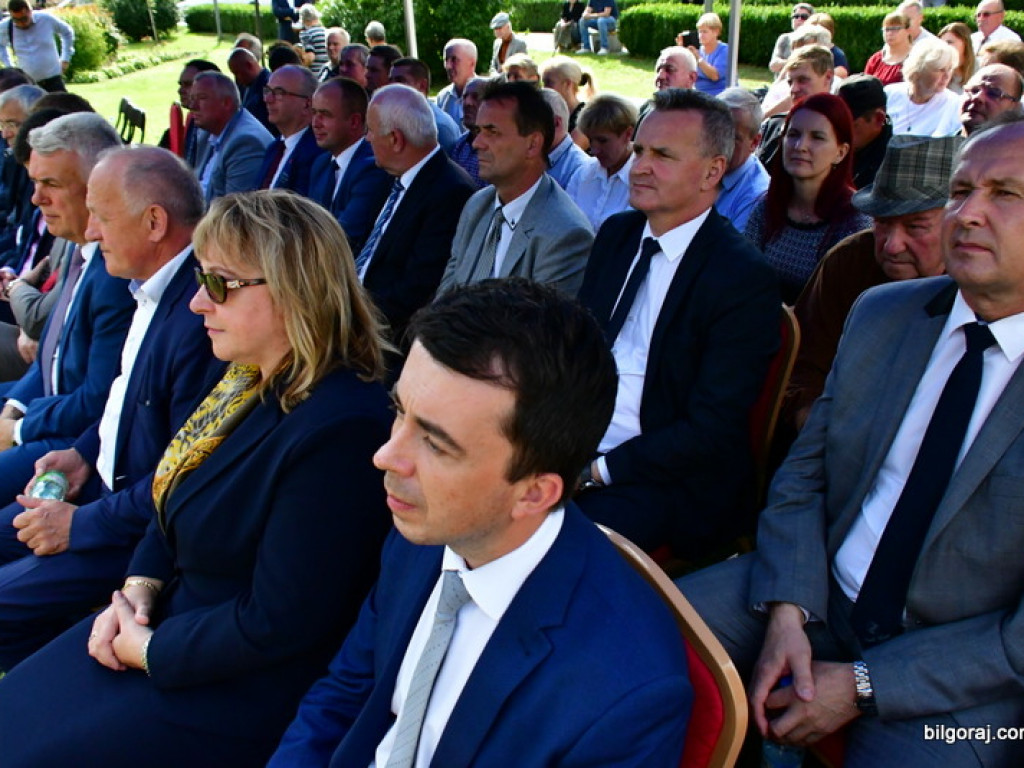 Samorządowcy odebrali symboliczne czeki na inwestycje drogowe (FOTO)