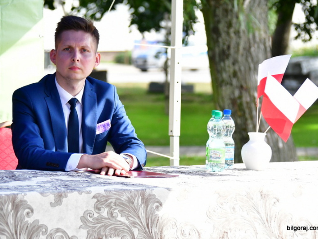 Samorządowcy odebrali symboliczne czeki na inwestycje drogowe (FOTO)