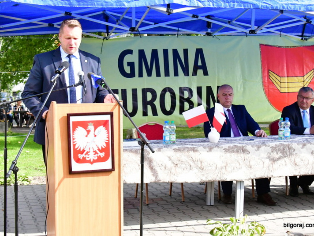 Samorządowcy odebrali symboliczne czeki na inwestycje drogowe (FOTO)