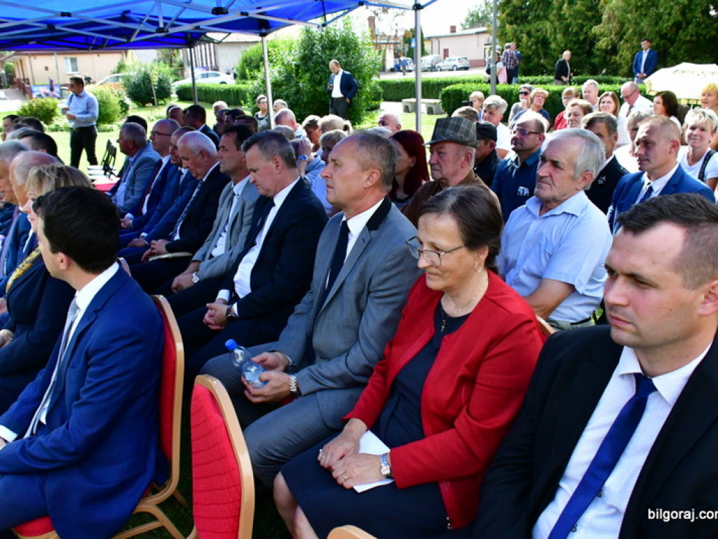 Samorządowcy odebrali symboliczne czeki na inwestycje drogowe (FOTO)