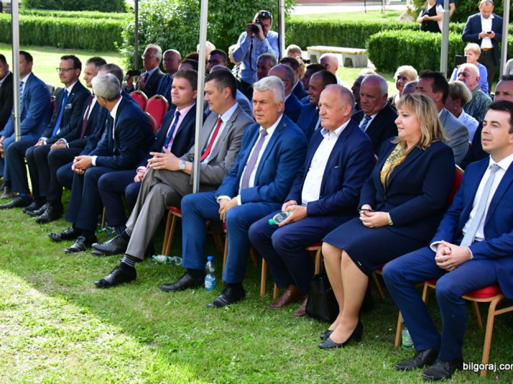 Samorządowcy odebrali symboliczne czeki na inwestycje drogowe (FOTO)