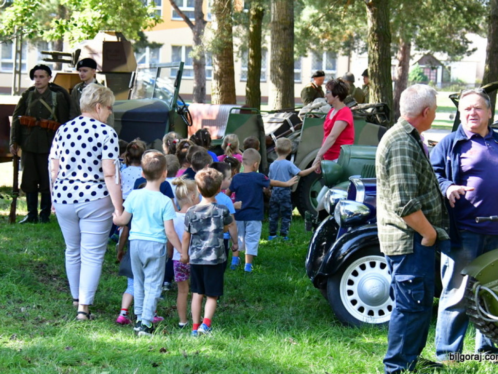 Rajd historyczny trasą walk Warszawskiej Brygady Pancerno - Motorowej (FOTO)