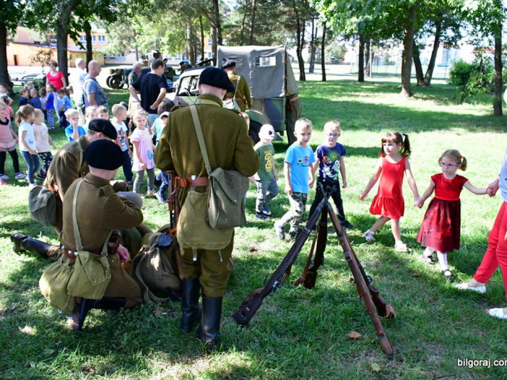 Rajd historyczny trasą walk Warszawskiej Brygady Pancerno - Motorowej (FOTO)